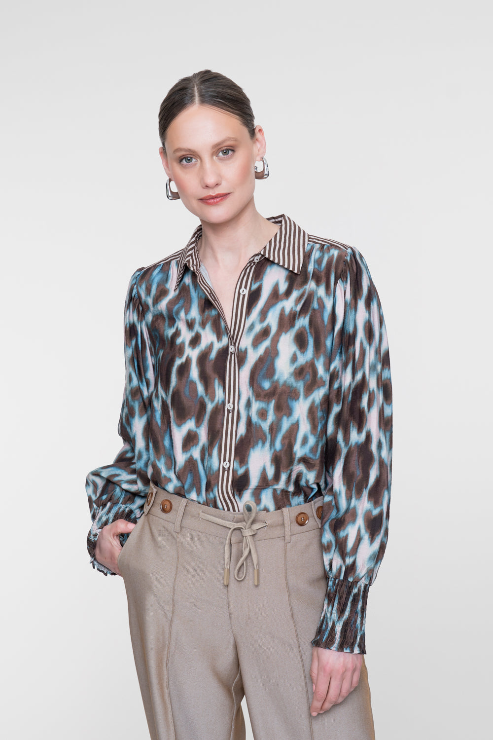 Geisha Bluse mit Animalprint und gestreiften Details