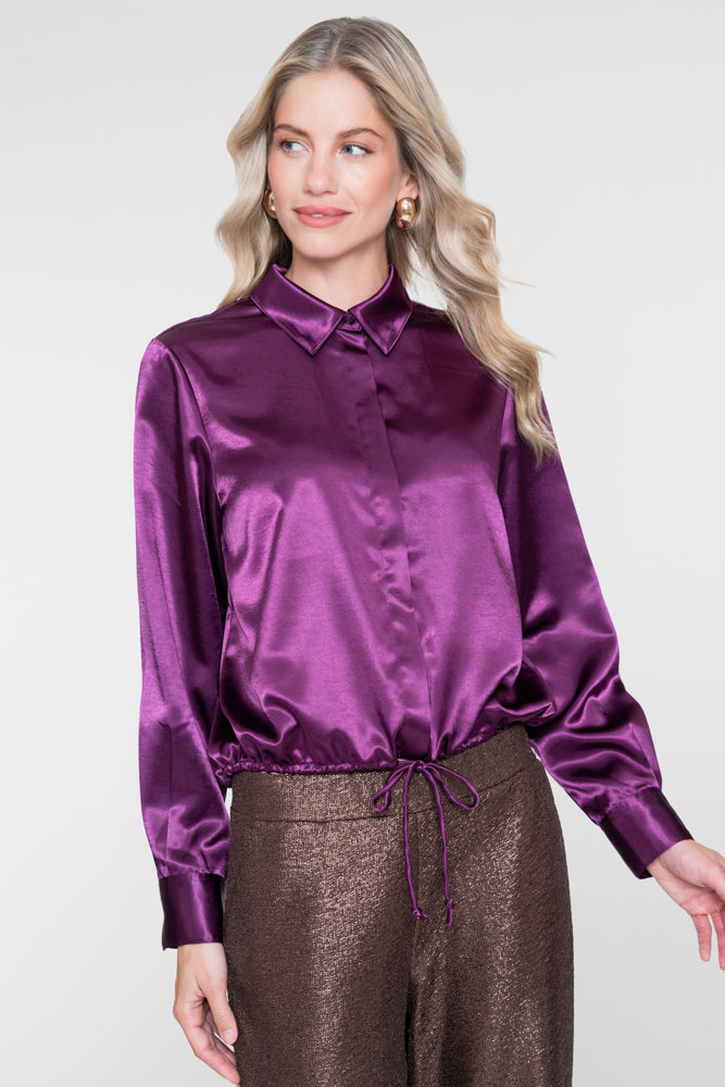 Geisha lilafarbene Bluse in Satinoptik mit Schleifendetail – Shop de look