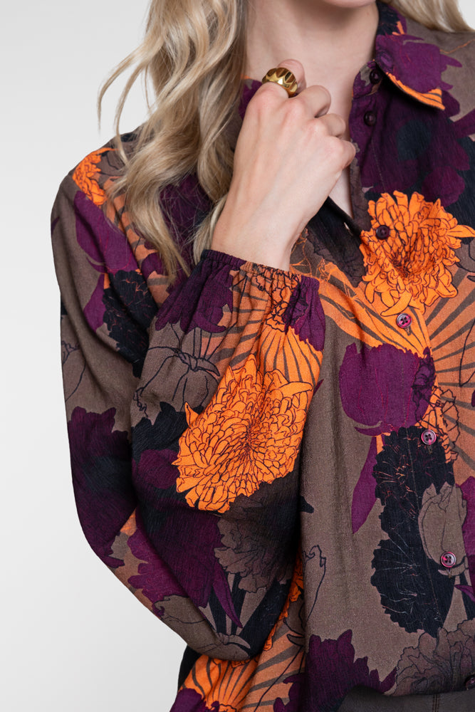 Geisha Bluse mit Blumenprint in warmen Herbsttönen