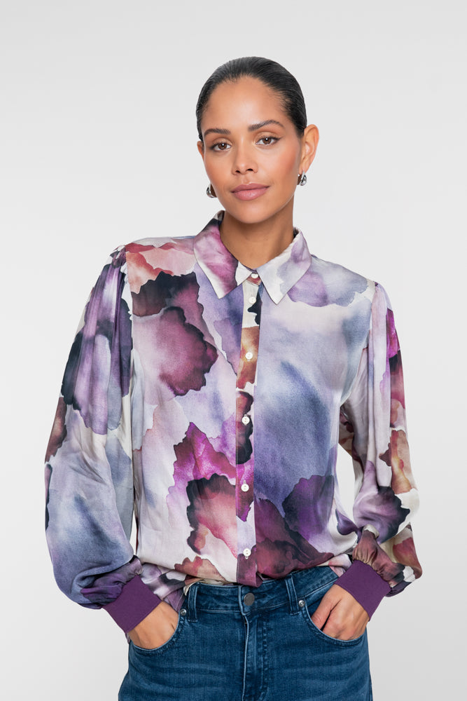 Geisha Bluse mit Aquarellprint und sportlichen Bündchen