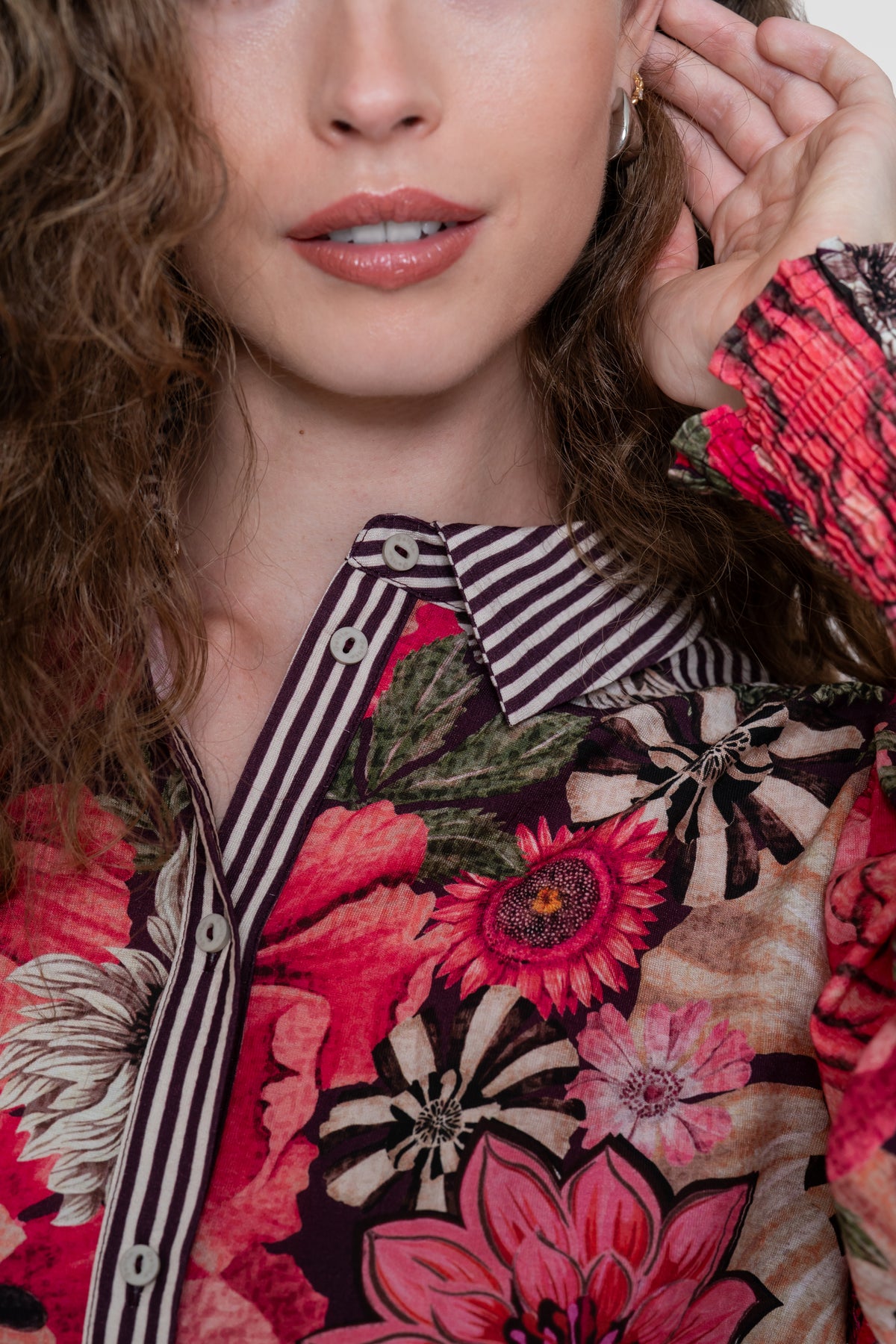 Geisha Damen Bluse mit Blumenmuster und kontrastierenden Details