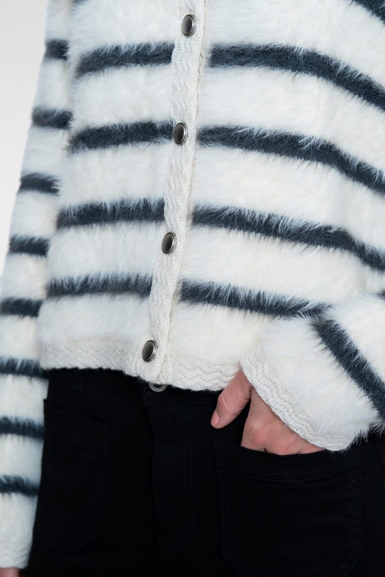 Geisha gestreifte Strickjacke mit weicher Hairy-Optik und Zierdetails