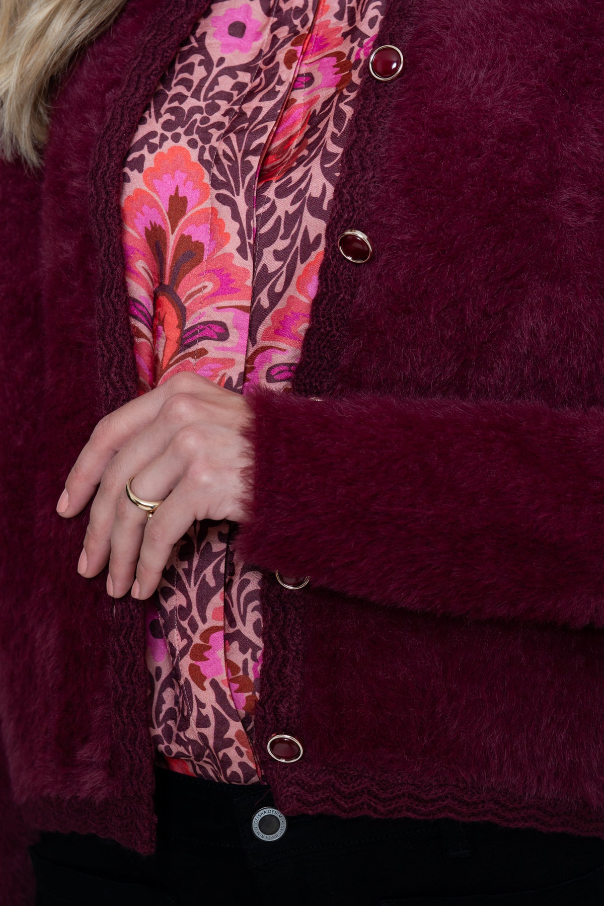 Geisha flauschige Strickjacke mit Zierknöpfen