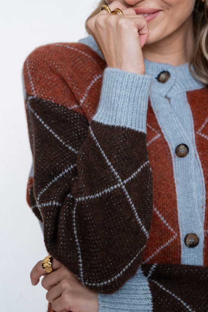 Geisha-Strickjacke mit Karomuster und farblich abgesetzten Bereichen