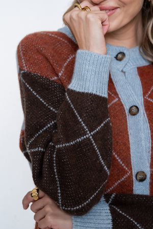 Geisha-Strickjacke mit Karomuster und farblich abgesetzten Bereichen