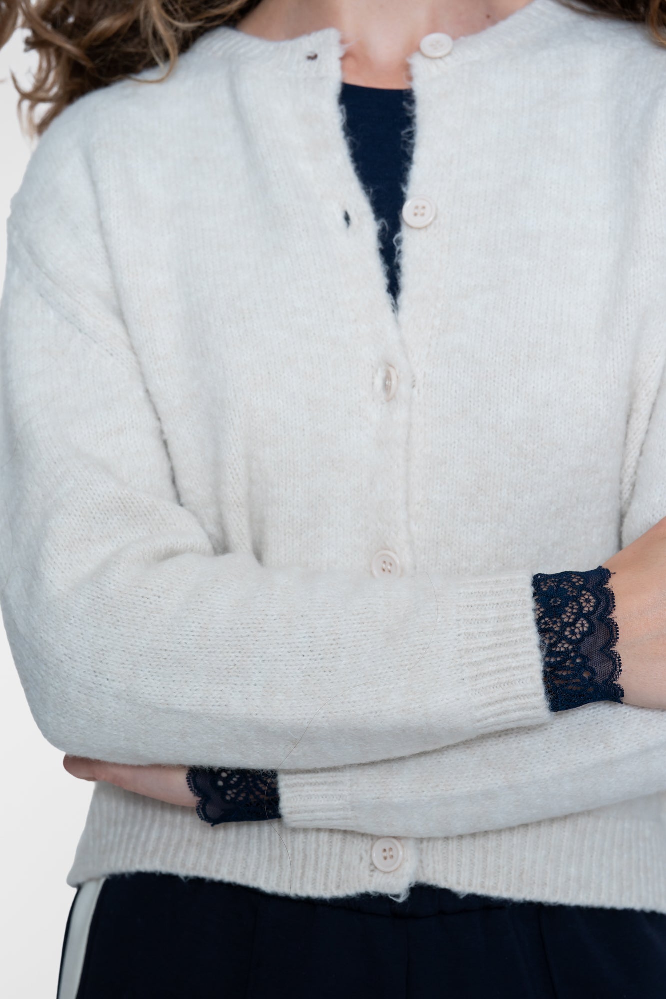 Geisha Feinstrickjacke mit Rundhalsausschnitt