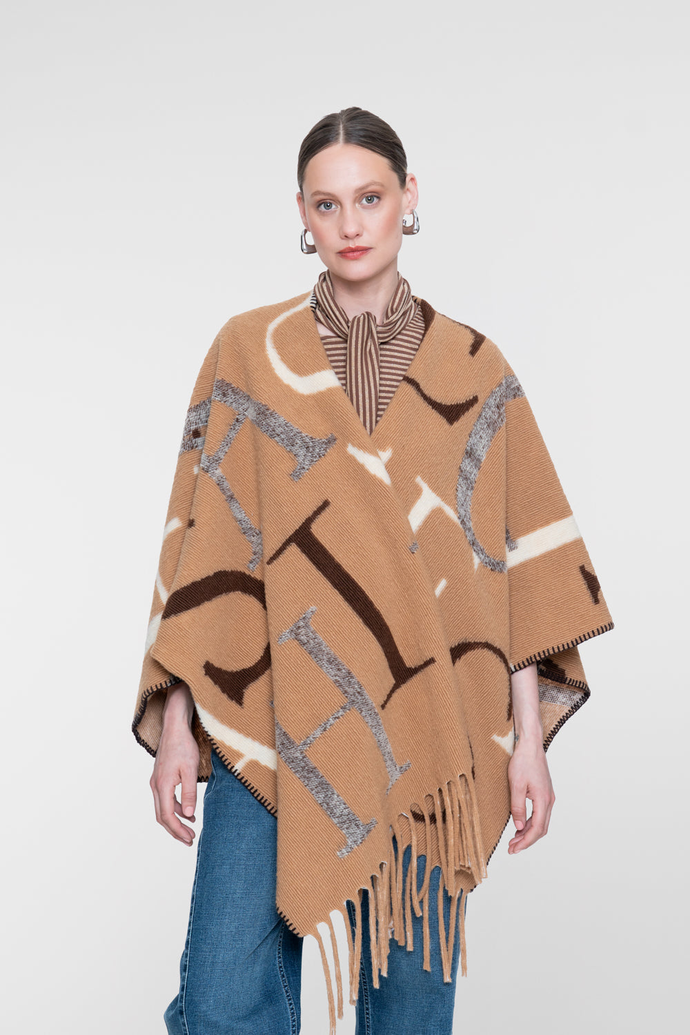 Geisha poncho met grafisch dessin en franjes