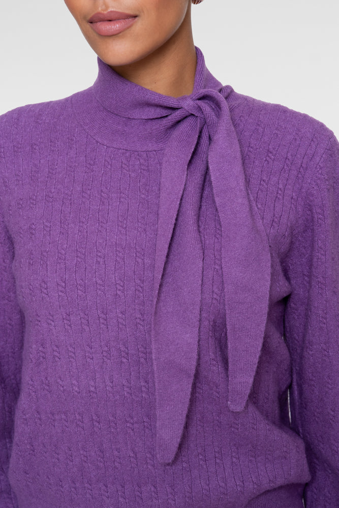 Geisha gestrickter Damenpullover mit Zopfmuster und Schaldetail