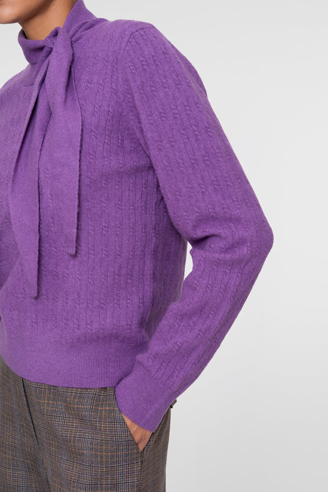 Geisha gestrickter Damenpullover mit Zopfmuster und Schaldetail