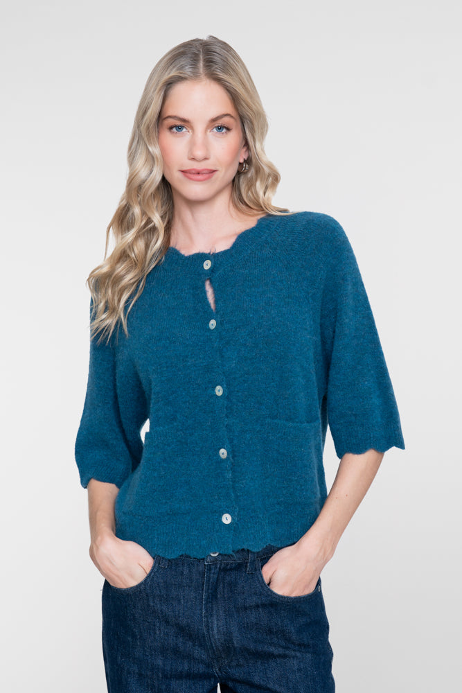 Geisha Damen Strickjacke mit kurzen Ärmeln und gewellten Details