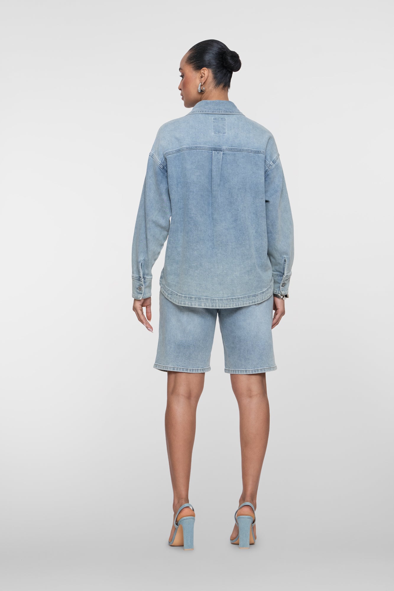 Übergroße Geisha Bluse aus Denim mit Strasssteinen