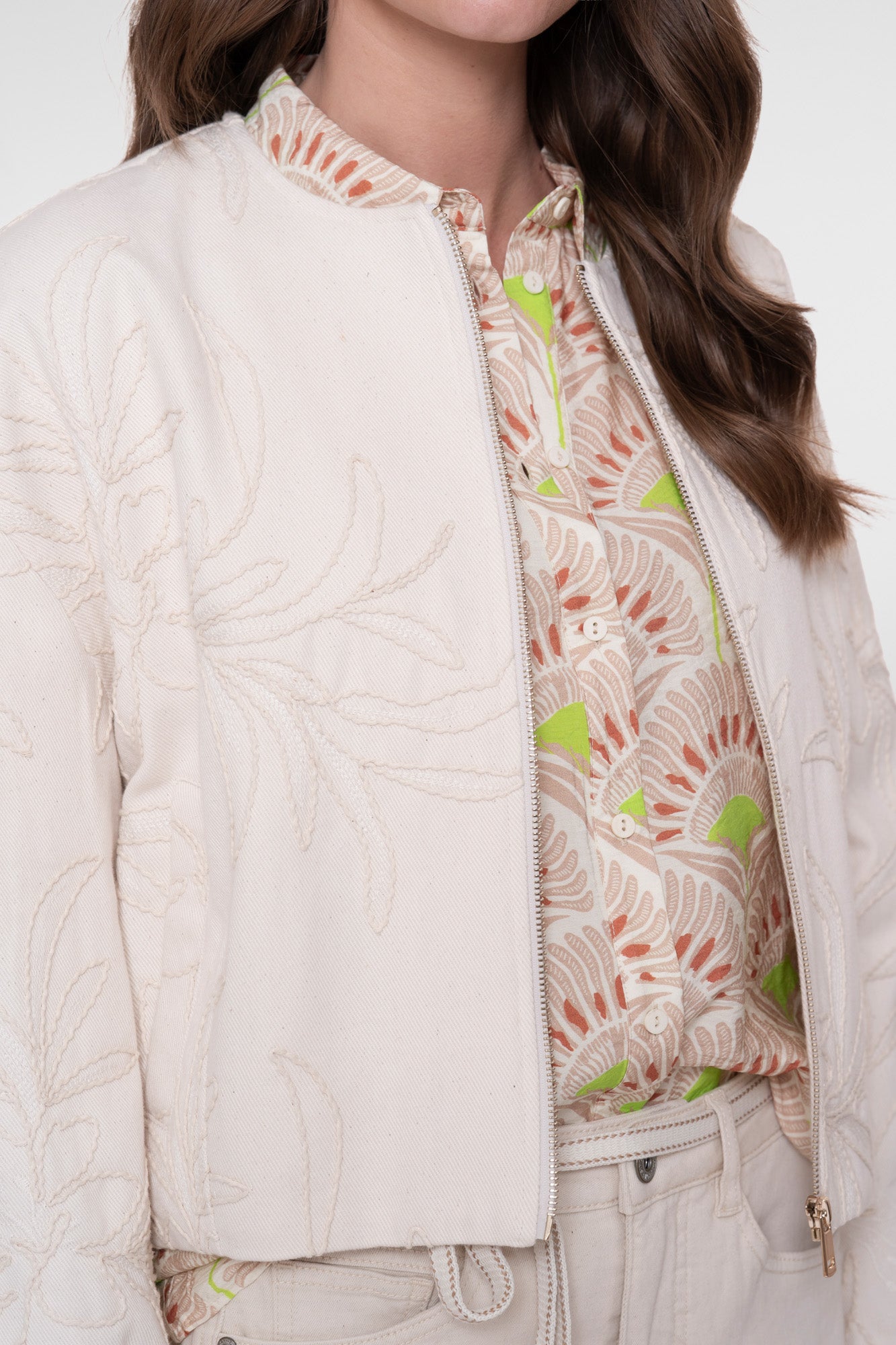 Bomberjacke mit Stickereien