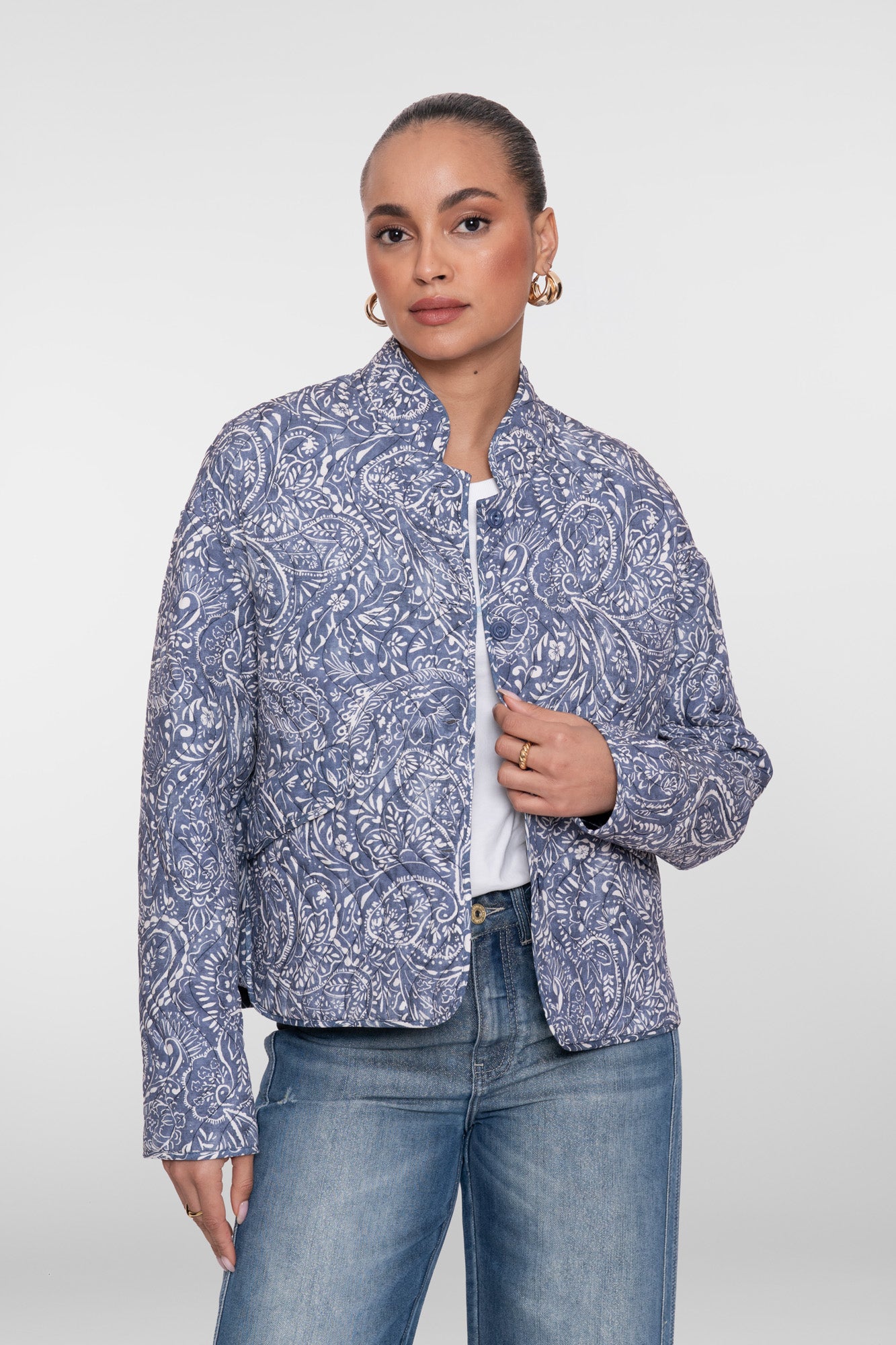 Geishablaue gestärkte Jacke mit Paisleymuster