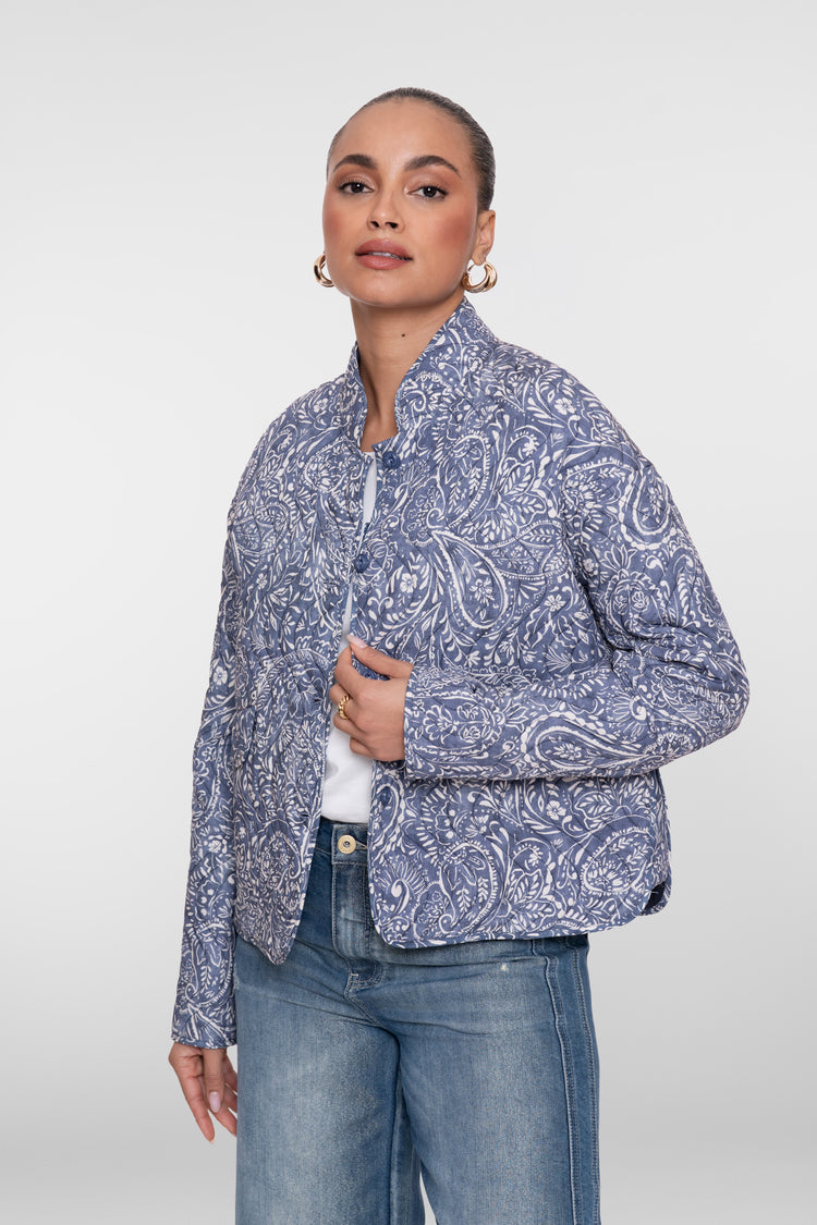 Geishablaue gestärkte Jacke mit Paisleymuster