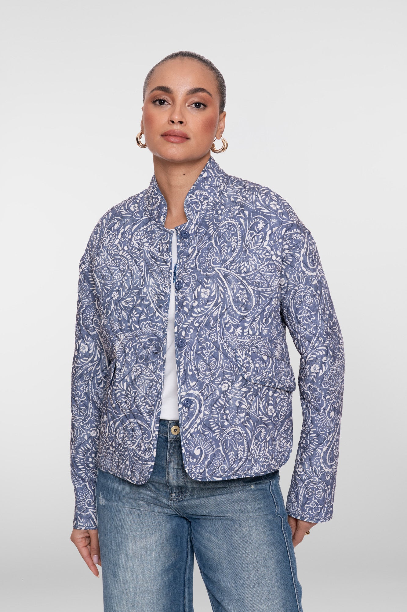 Geishablaue gestärkte Jacke mit Paisleymuster