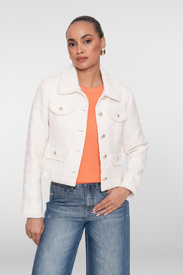 Kurzer strukturierter Geisha-Blazer mit Zierknöpfen