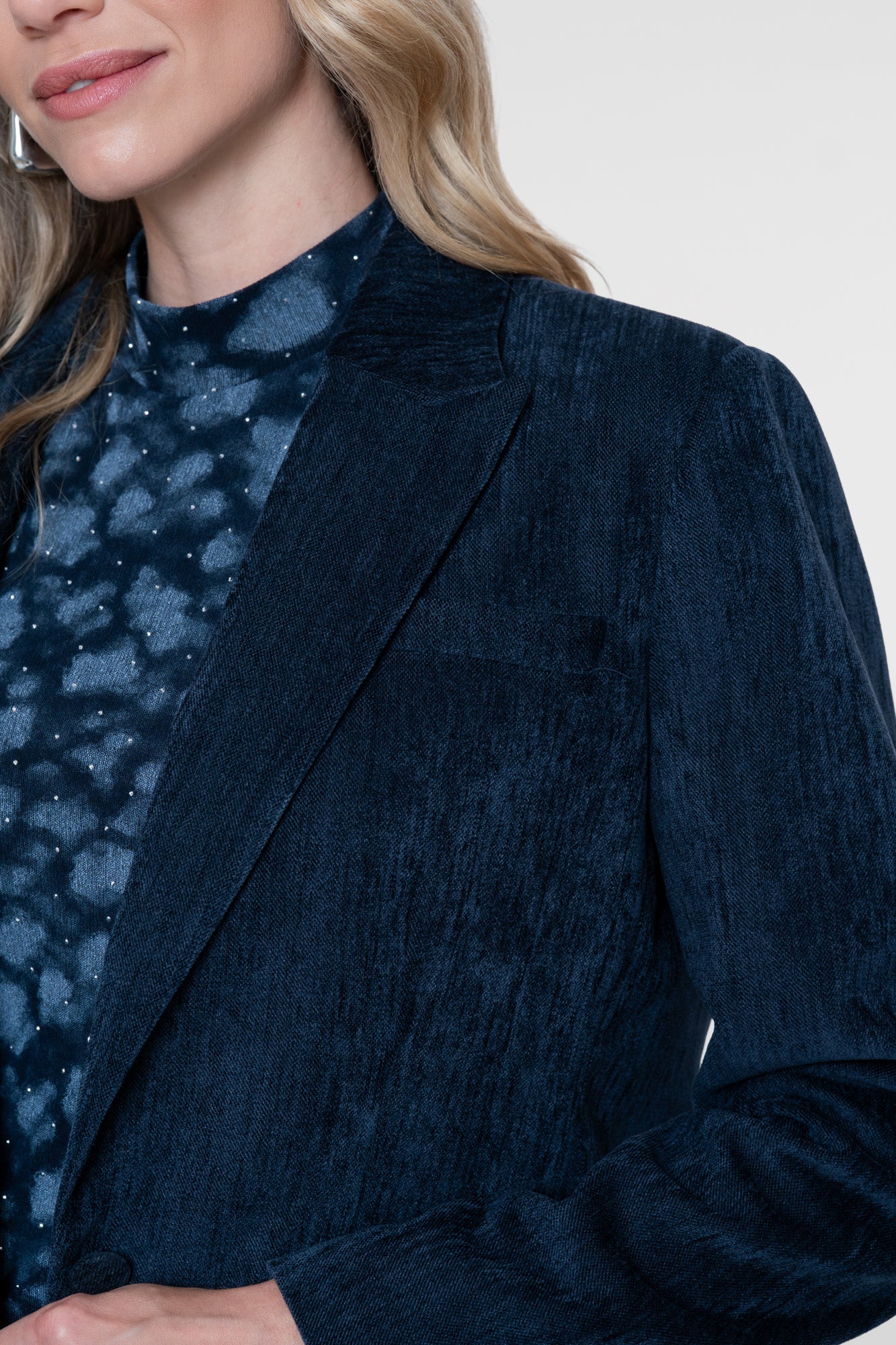 Geisha Blazer mit samtiger Struktur und Reverskragen