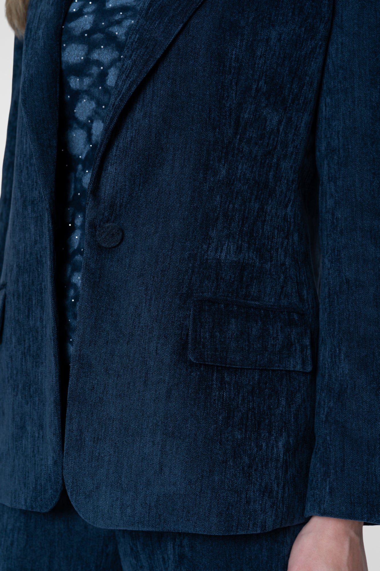 Geisha Blazer mit samtiger Struktur und Reverskragen