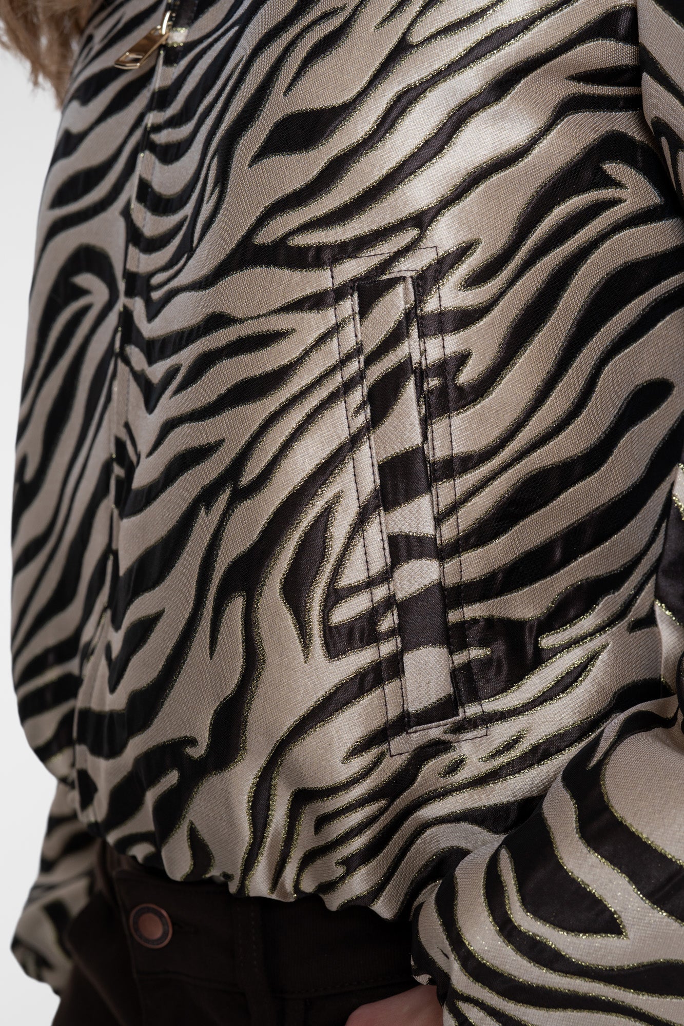Geisha Jacke mit Jacquard-Zebramuster und glänzenden Lurexdetails