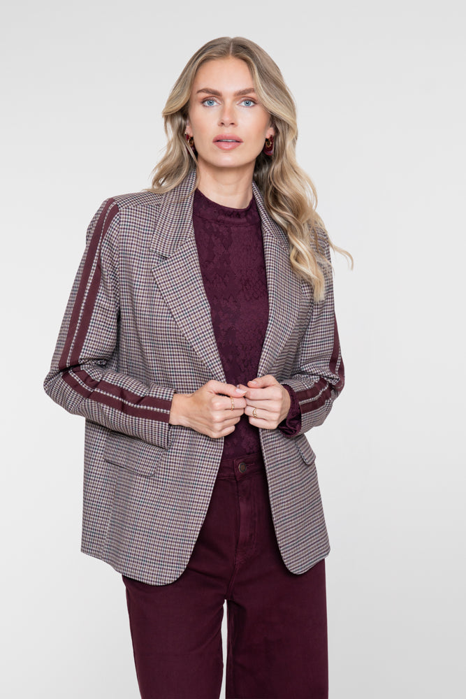 Geisha blazer met ruitdessin en sportieve strepen – Shop de look