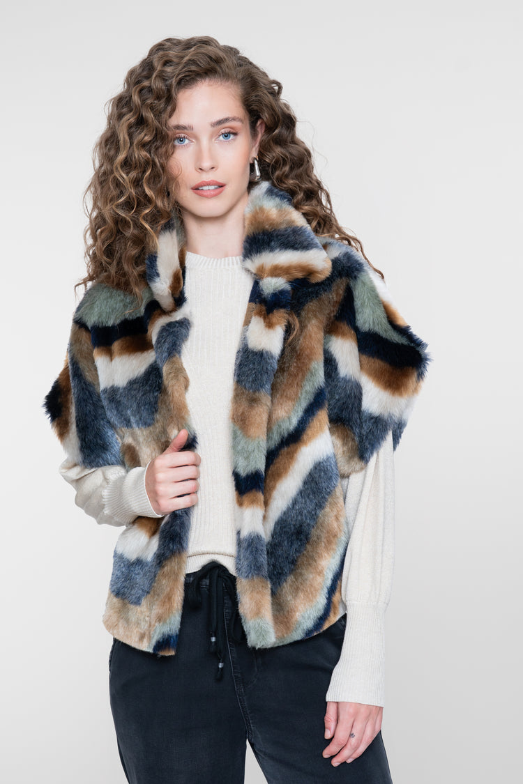 Geisha Faux-Fur-Cape-Jacke mit grafischer Farbgebung