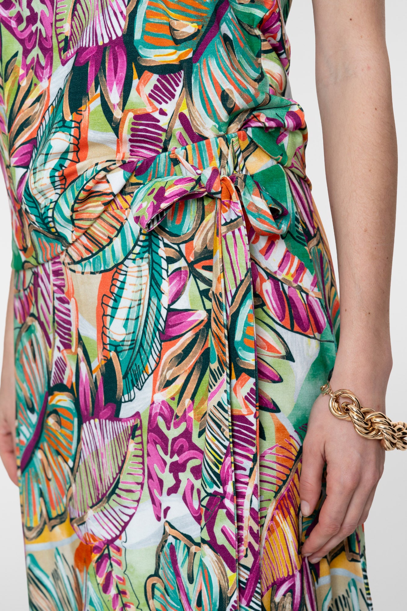 Geisha Rock mit Blätterprint und Bindedetail