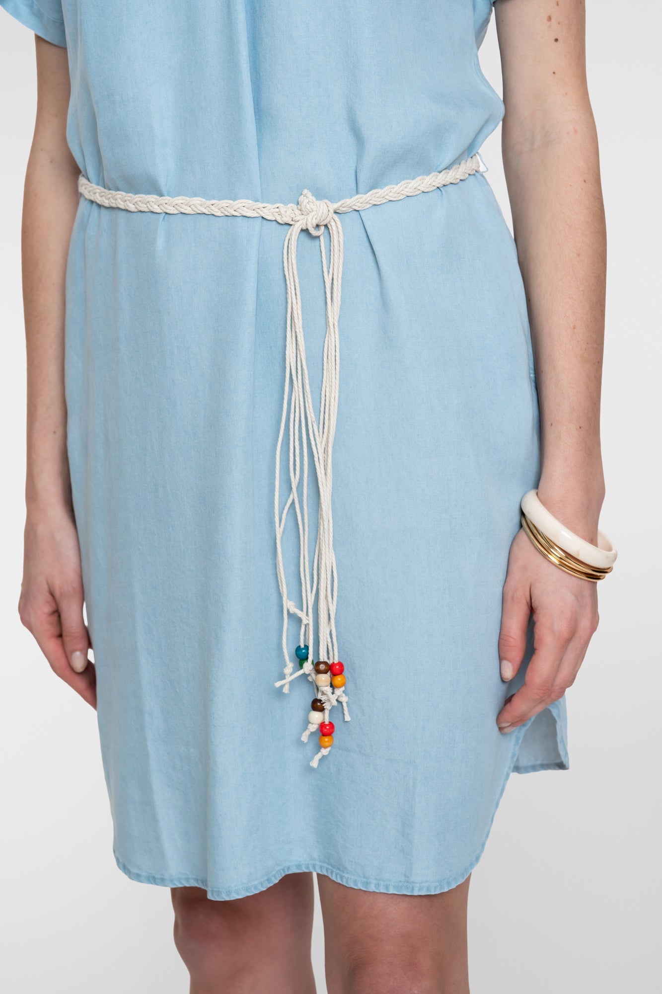 Geisha Lyocell-Denimkleid mit V-Ausschnitt und Bindegürtel