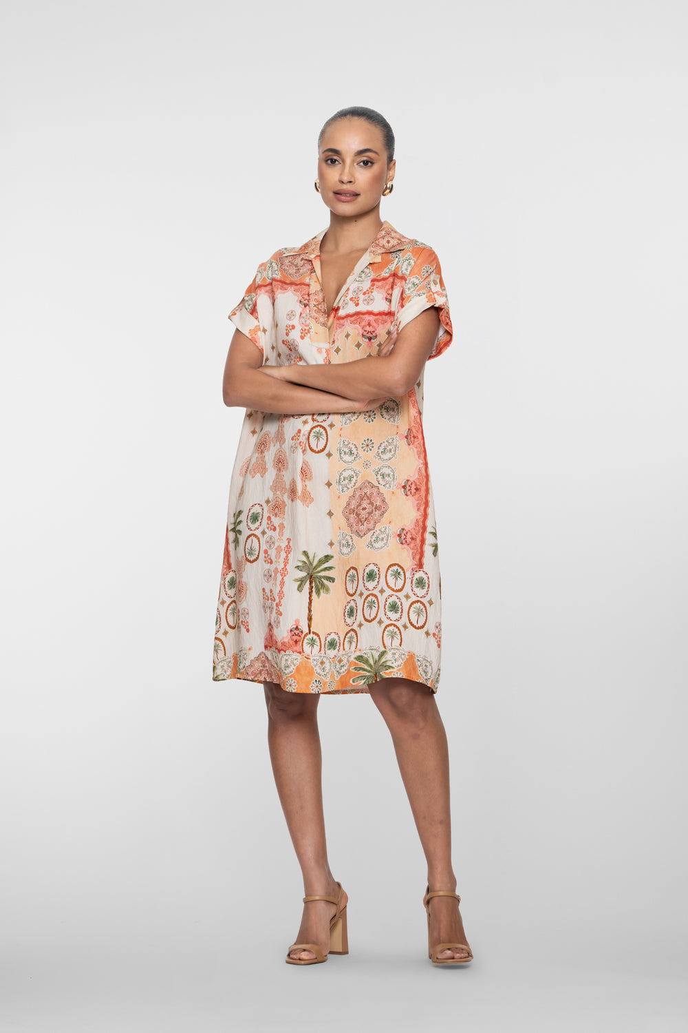 Geisha oranges Hemdblusenkleid mit mediterranem Print und sommerlicher Ausstrahlung