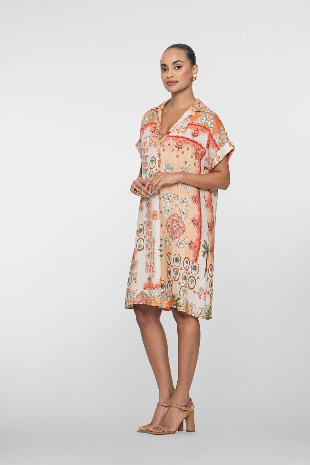 Geisha oranges Hemdblusenkleid mit mediterranem Print und sommerlicher Ausstrahlung