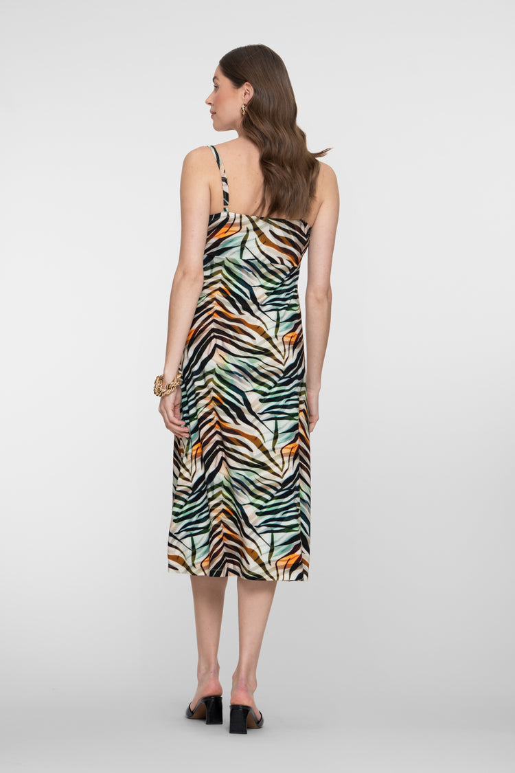 Geisha Kleid mit farbenfrohem Print und Ausschnitt mit Faltenfall