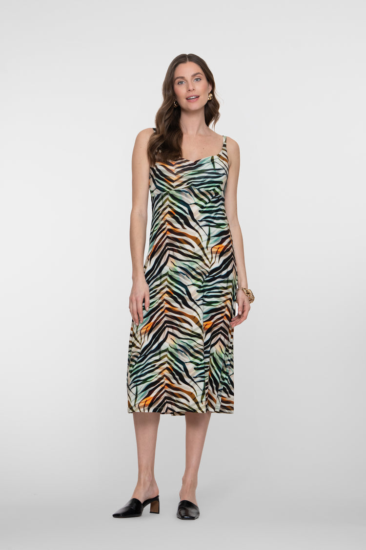 Geisha Kleid mit farbenfrohem Print und Ausschnitt mit Faltenfall