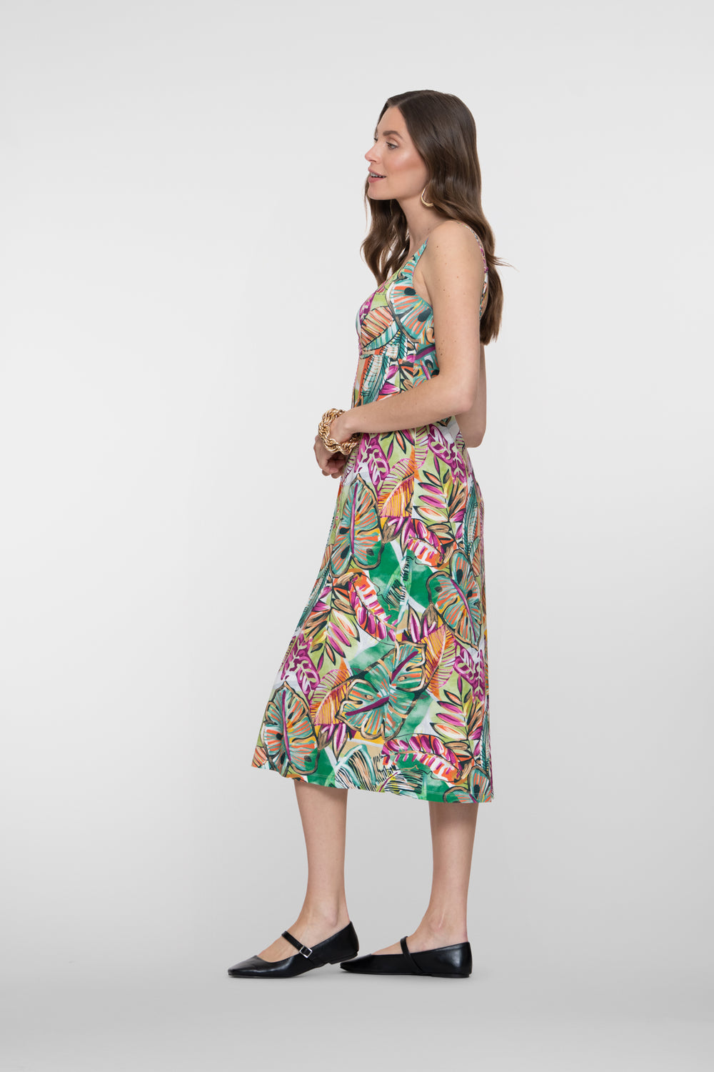 Geisha Kleid mit farbenfrohem Print und Ausschnitt mit Faltenfall