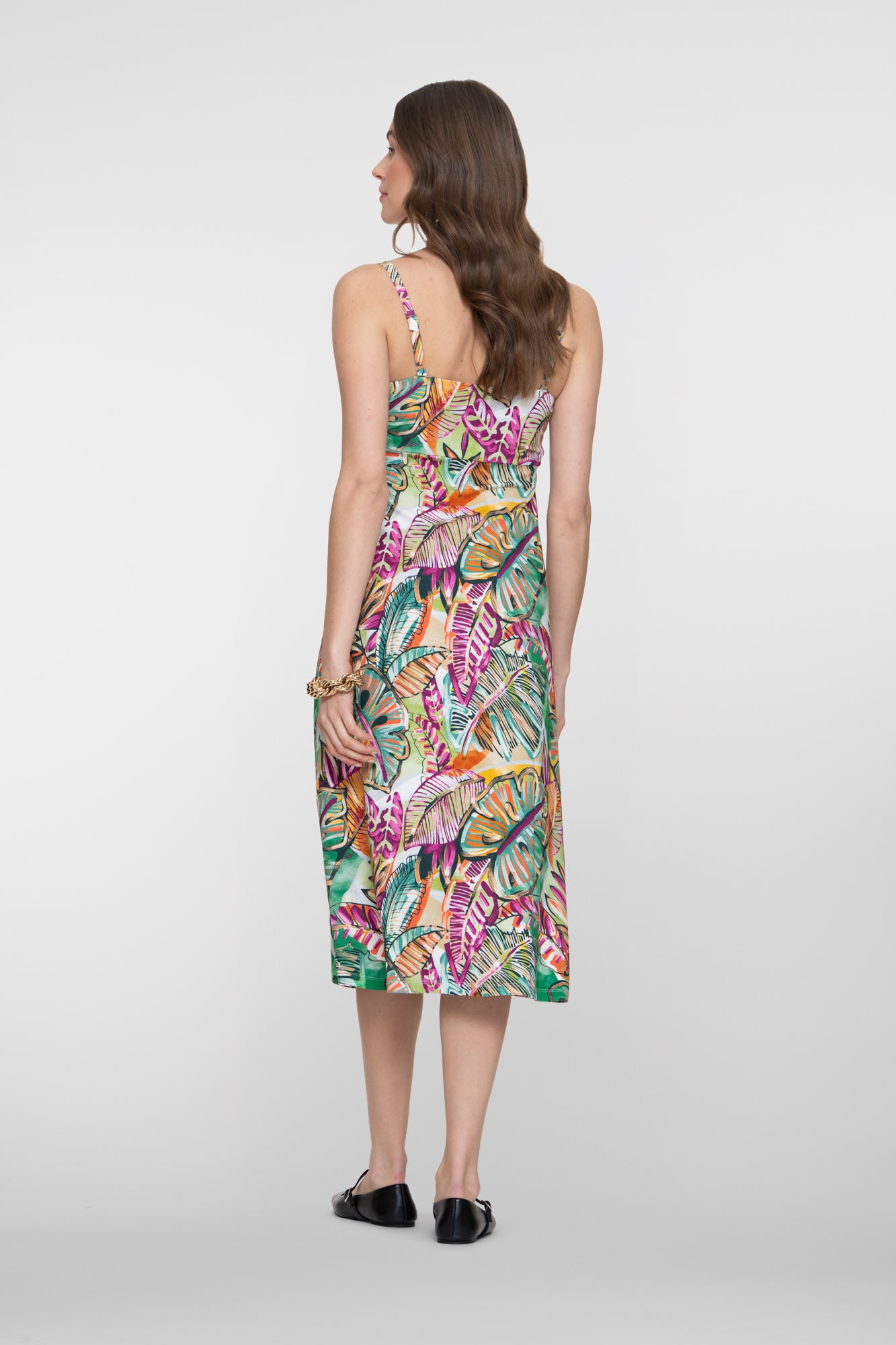Geisha Kleid mit farbenfrohem Print und Ausschnitt mit Faltenfall
