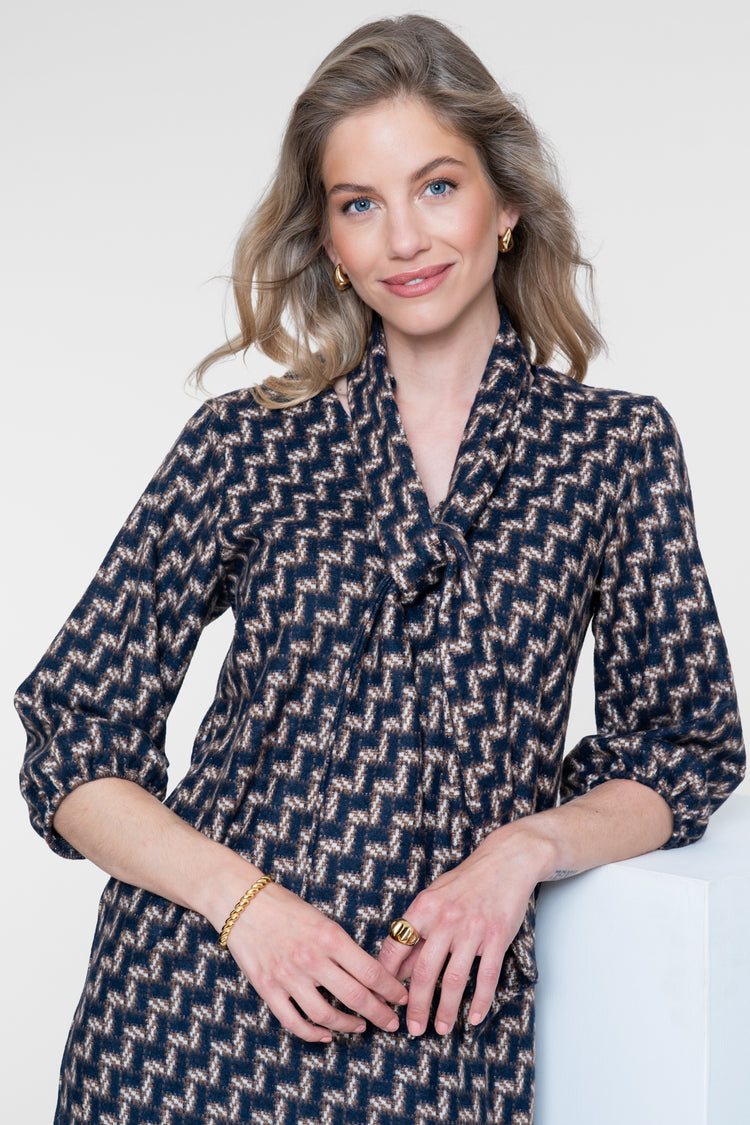 Geisha Kleid mit geometrischem Print und abnehmbarem Schal