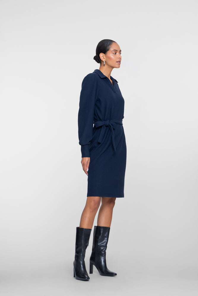 Geisha Damen Kleid mit V-Ausschnitt, Polokragen und Bindegürtel