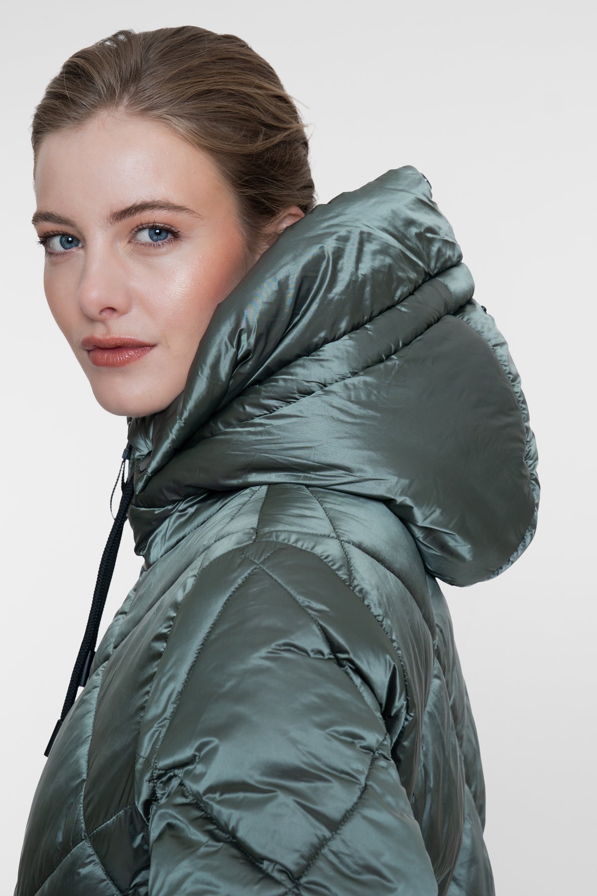 Geisha gesteppte Winterjacke mit Kapuze und Rautensteppung