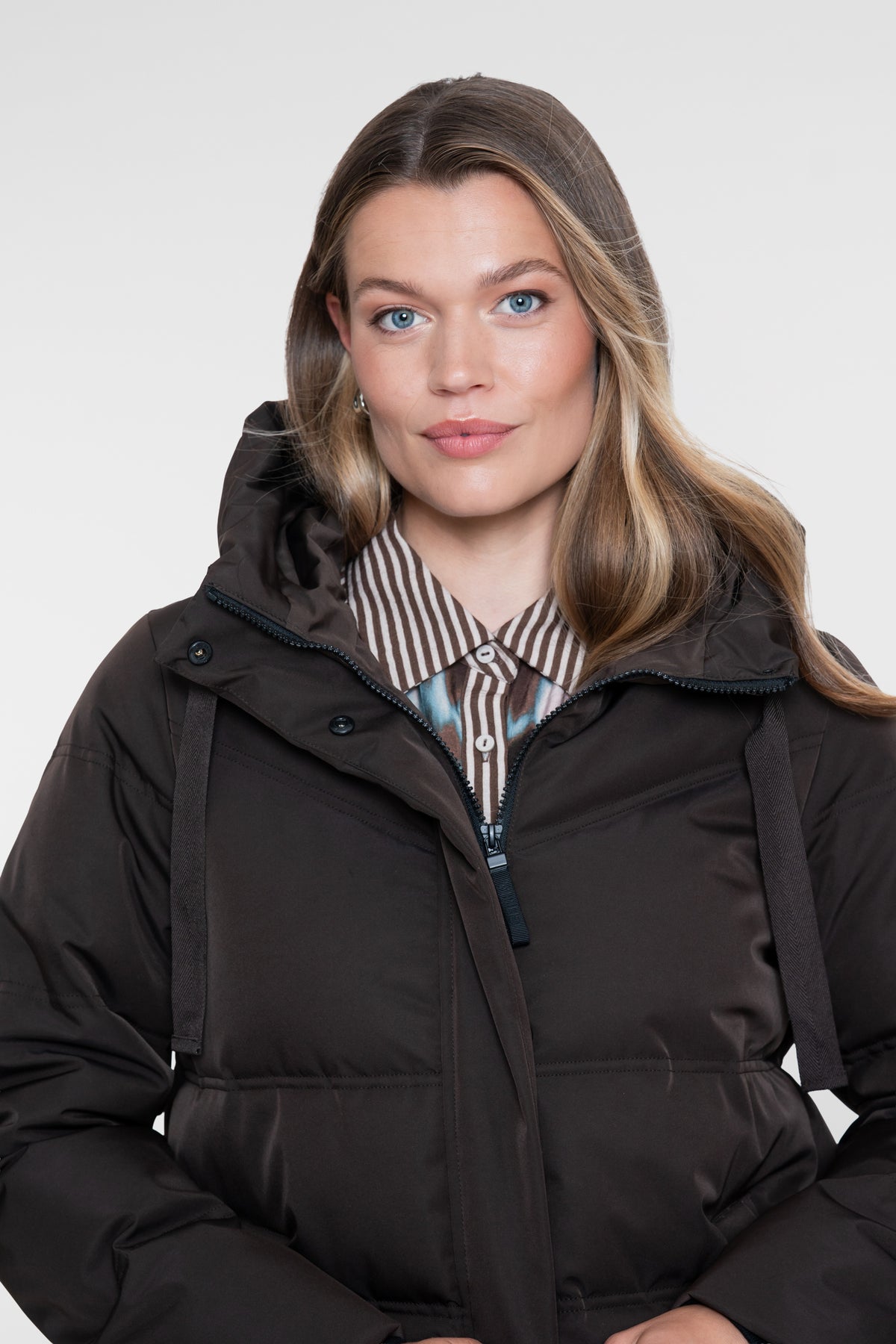 Geisha lange gesteppte Winterjacke mit Kapuze und verdecktem Reißverschluss