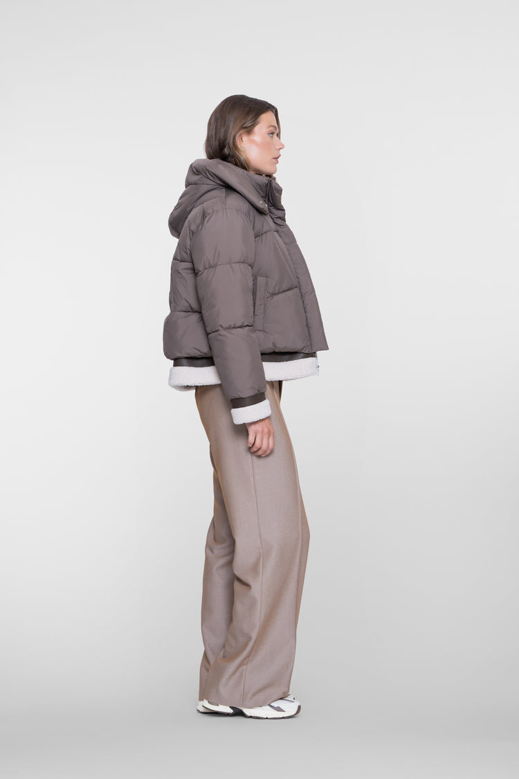 Geisha kurze Winterjacke mit Teddy-Details und hoher Kapuze