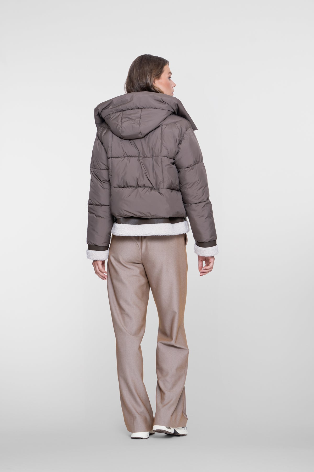 Geisha kurze Winterjacke mit Teddy-Details und hoher Kapuze