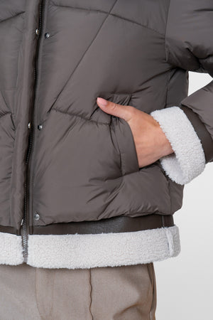 Geisha kurze Winterjacke mit Teddy-Details und hoher Kapuze