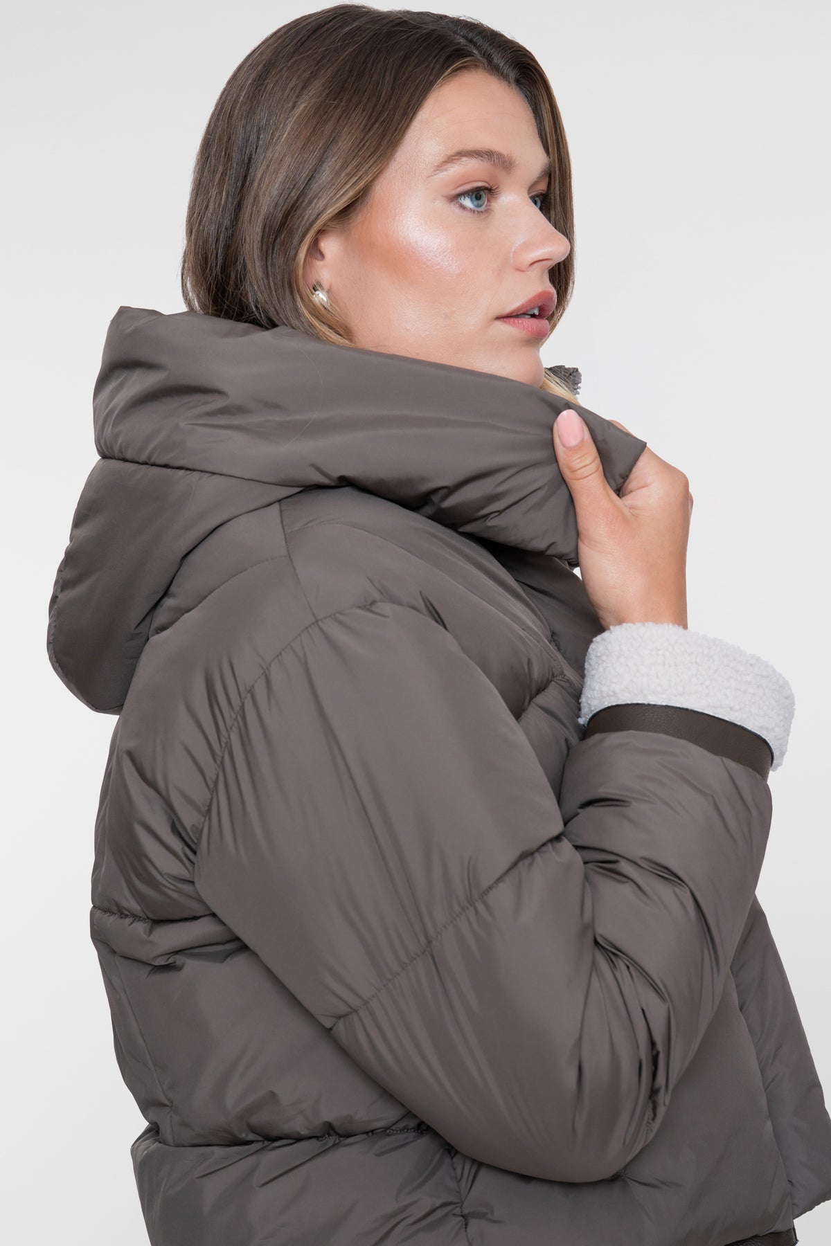 Geisha kurze Winterjacke mit Teddy-Details und hoher Kapuze