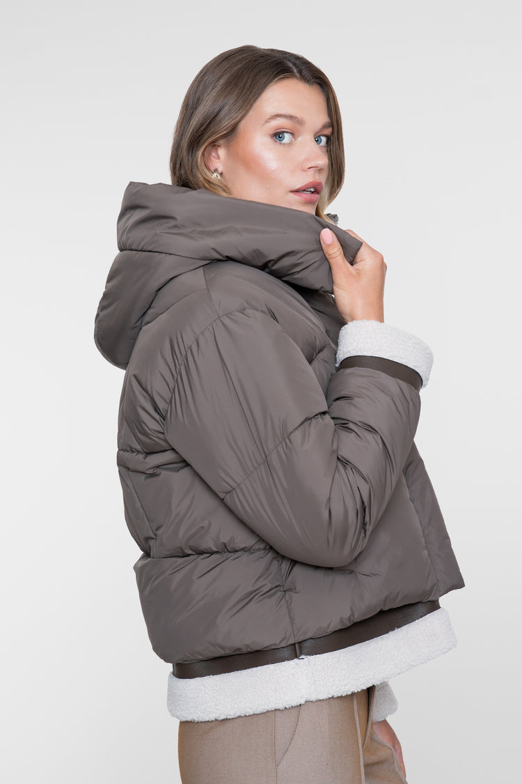 Geisha kurze Winterjacke mit Teddy-Details und hoher Kapuze