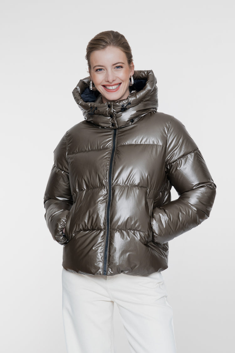 Geisha Winterjacke mit hoher Kapuze und dezentem Glanz