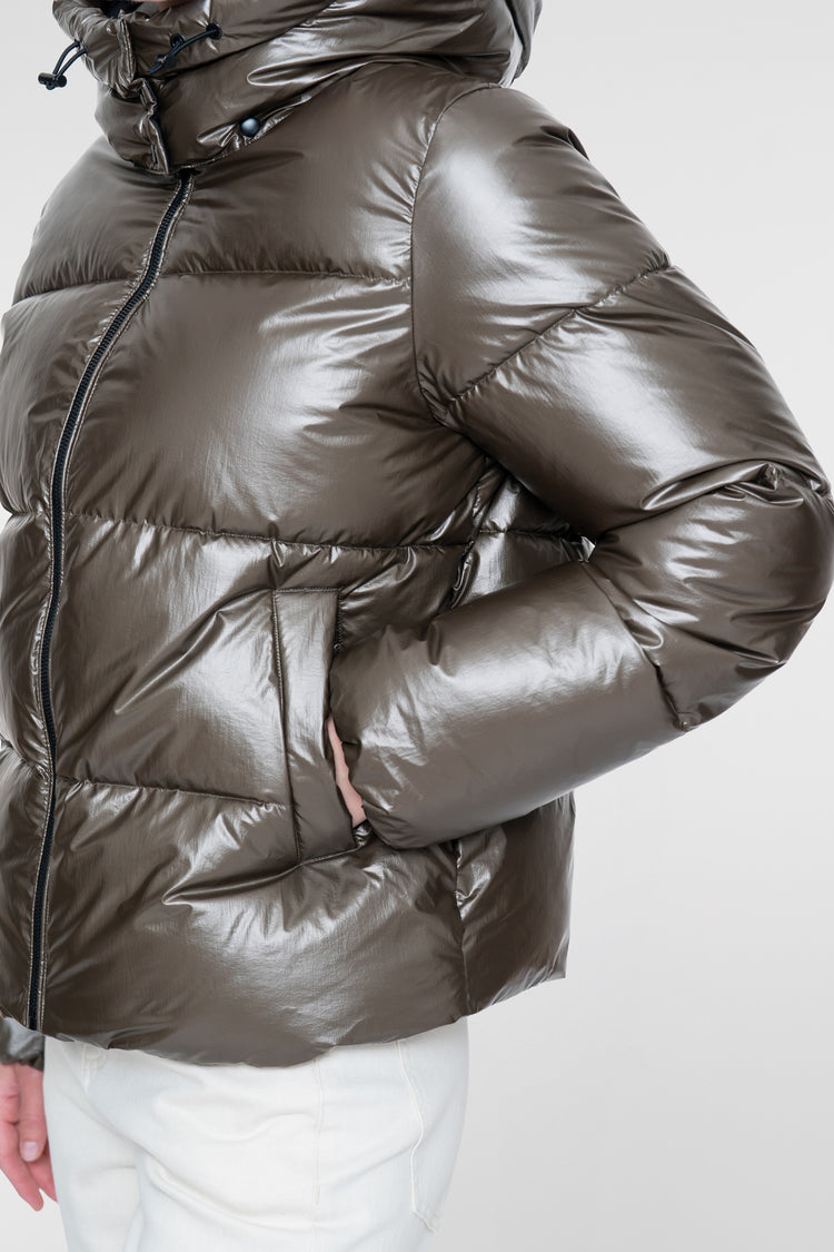 Geisha Winterjacke mit hoher Kapuze und dezentem Glanz