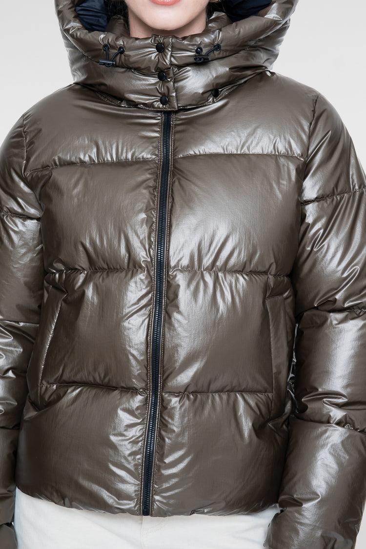 Geisha Winterjacke mit hoher Kapuze und dezentem Glanz