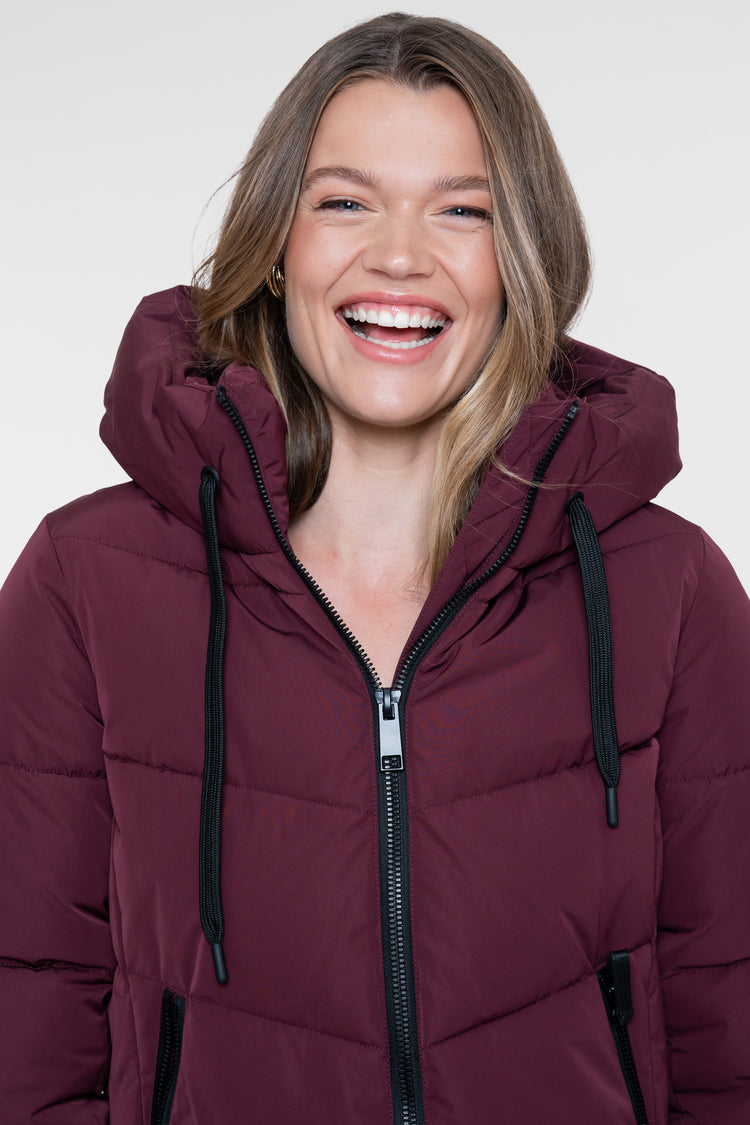 Geisha lange gesteppte Jacke in Burgundy mit hoher Kapuze