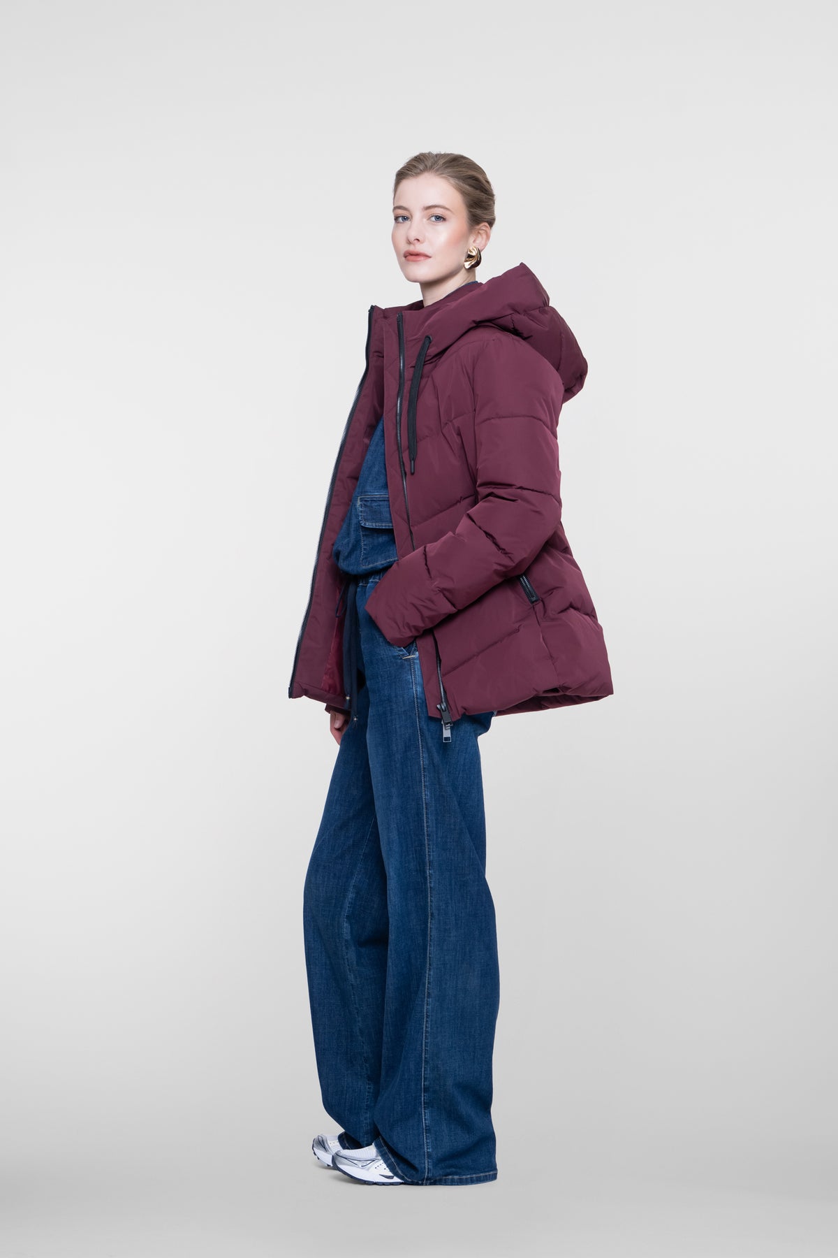 Geisha kurze gesteppte Jacke in Burgundy mit hoher Kapuze