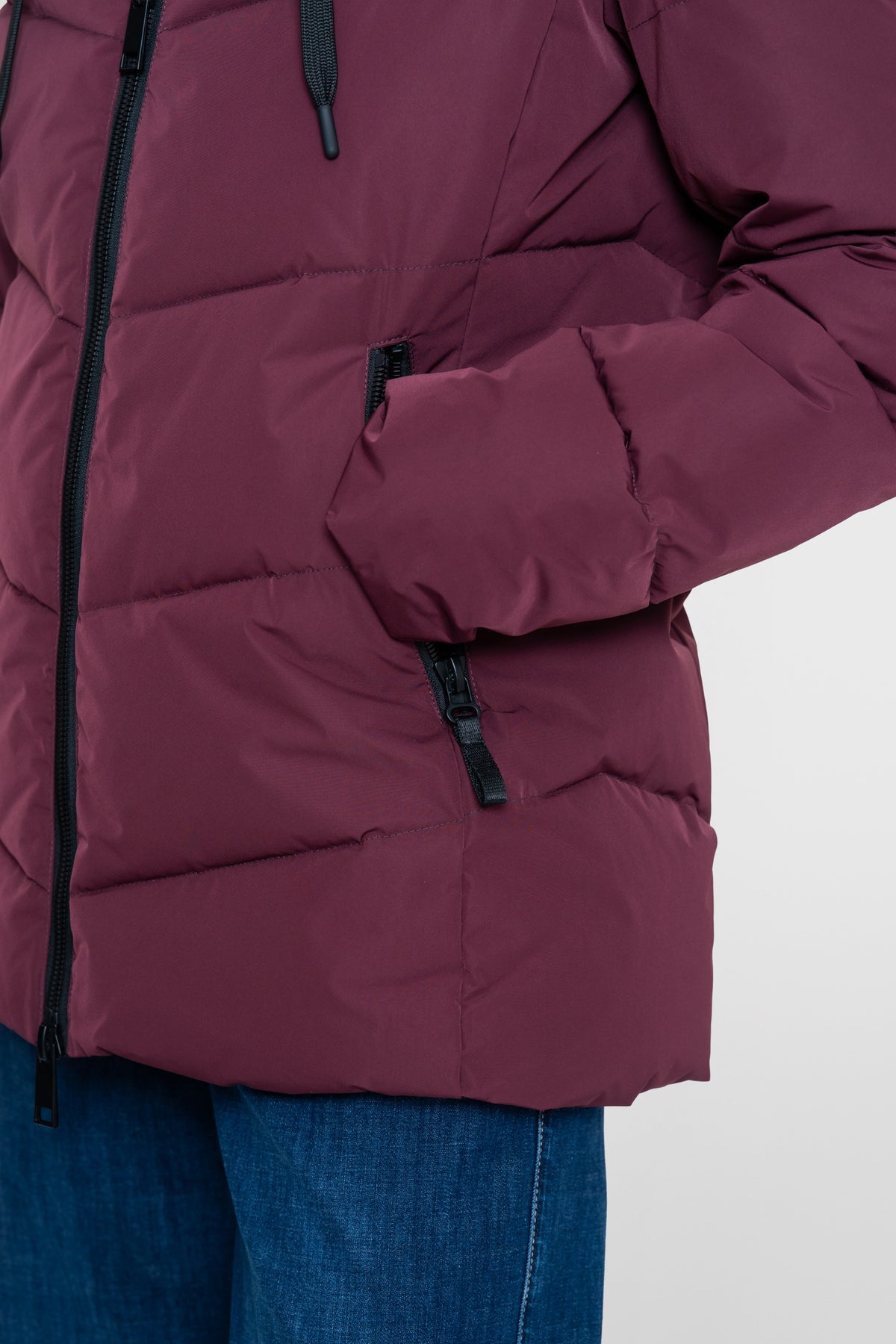 Geisha kurze gesteppte Jacke in Burgundy mit hoher Kapuze