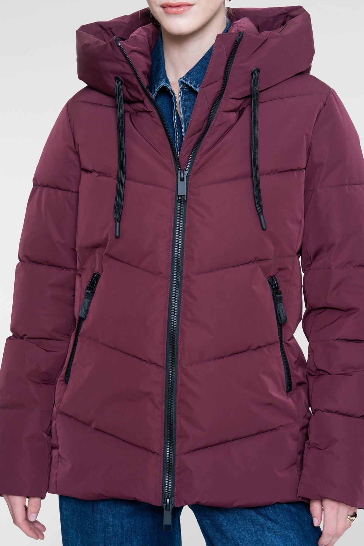 Geisha kurze gesteppte Jacke in Burgundy mit hoher Kapuze