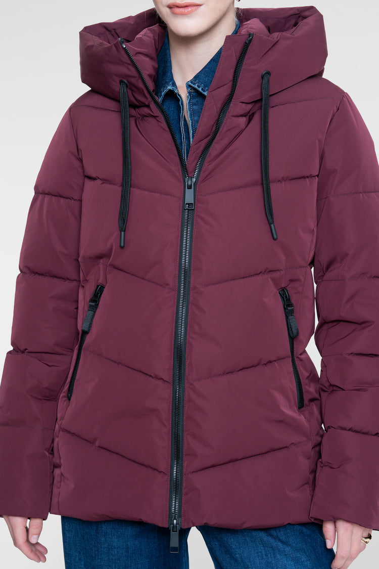 Geisha kurze gesteppte Jacke in Burgundy mit hoher Kapuze